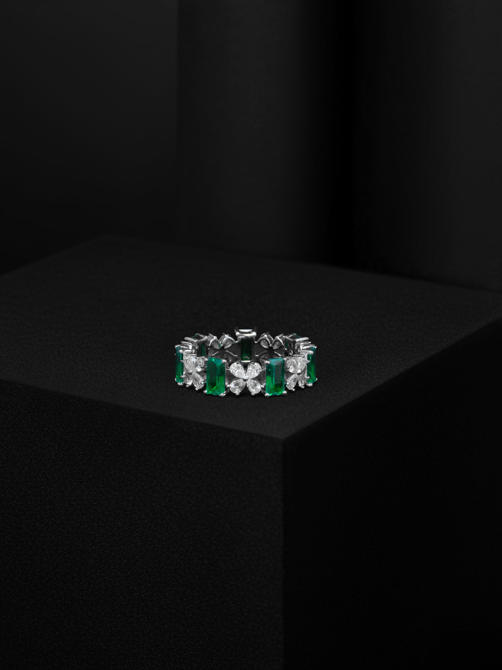 The Emerald Royale Ring