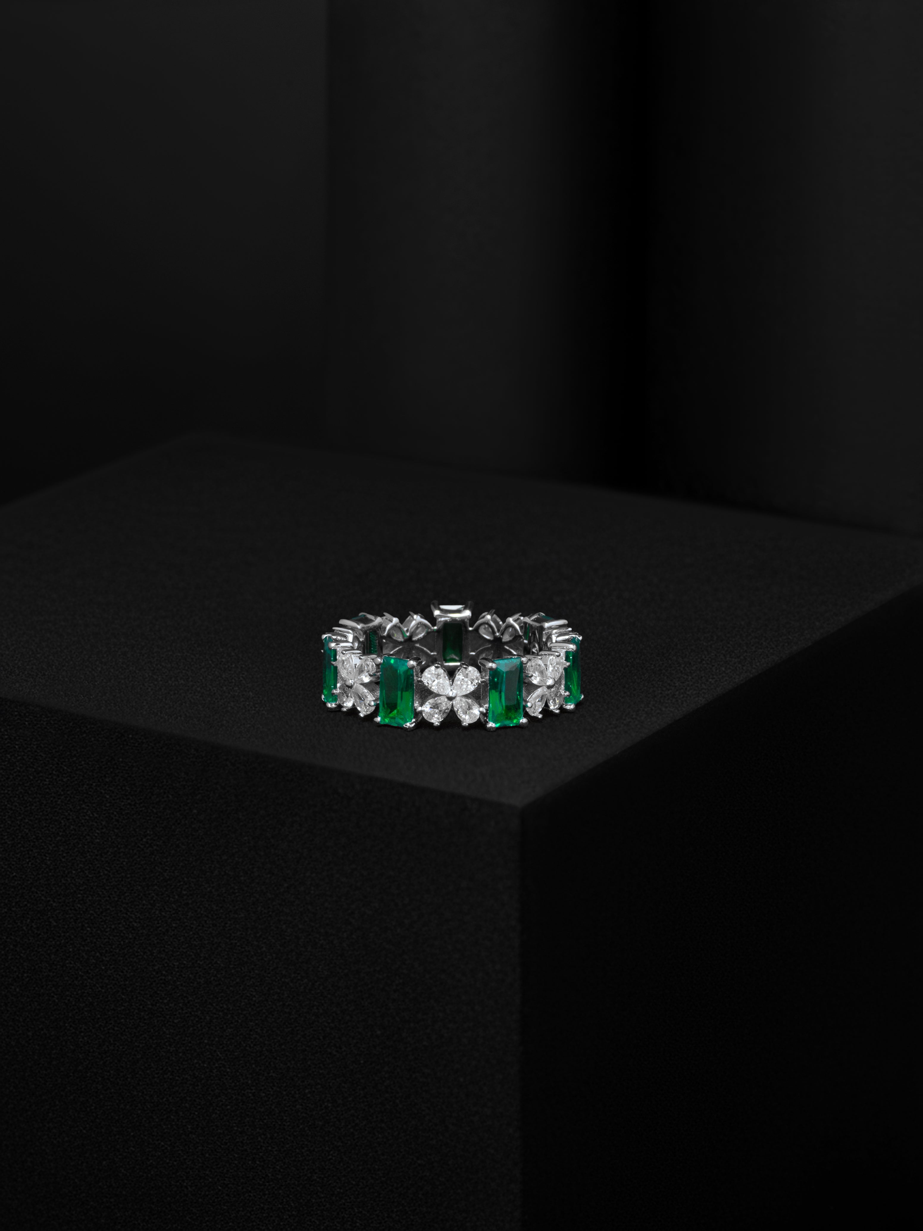 The Emerald Royale Ring