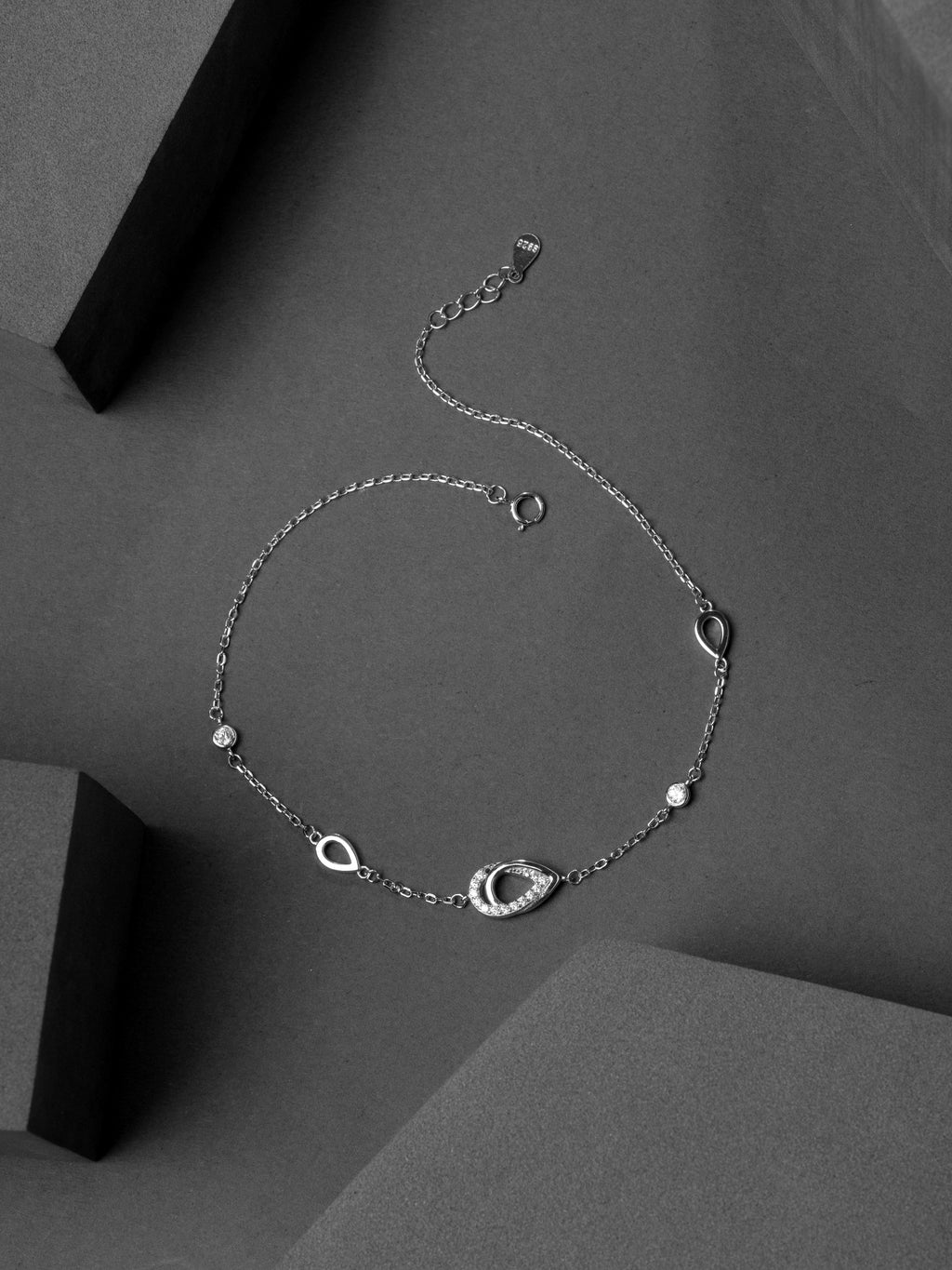 The Teardrop Elegance Anklet