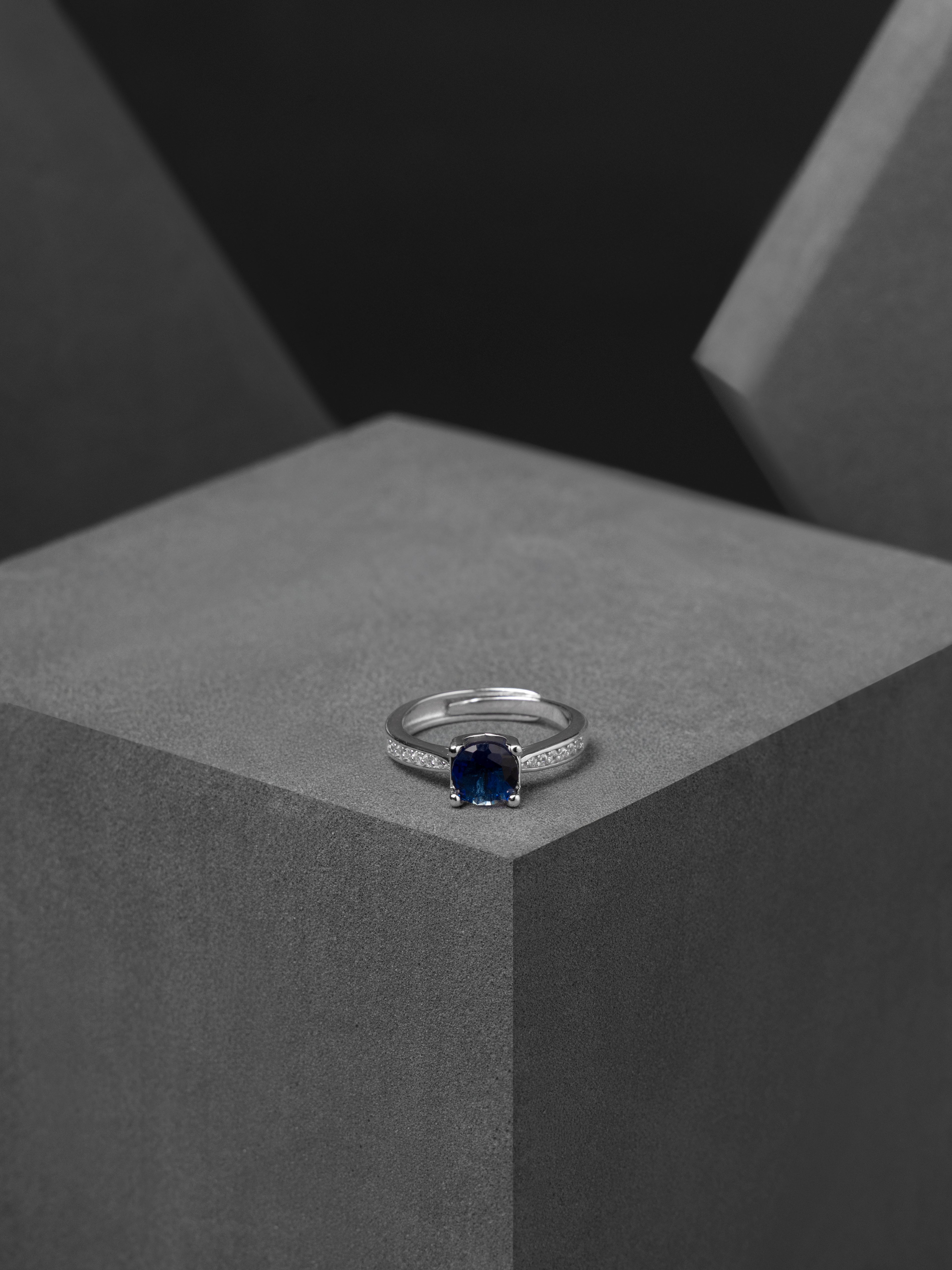 Midnight Solitaire Ring (6 Pointer)