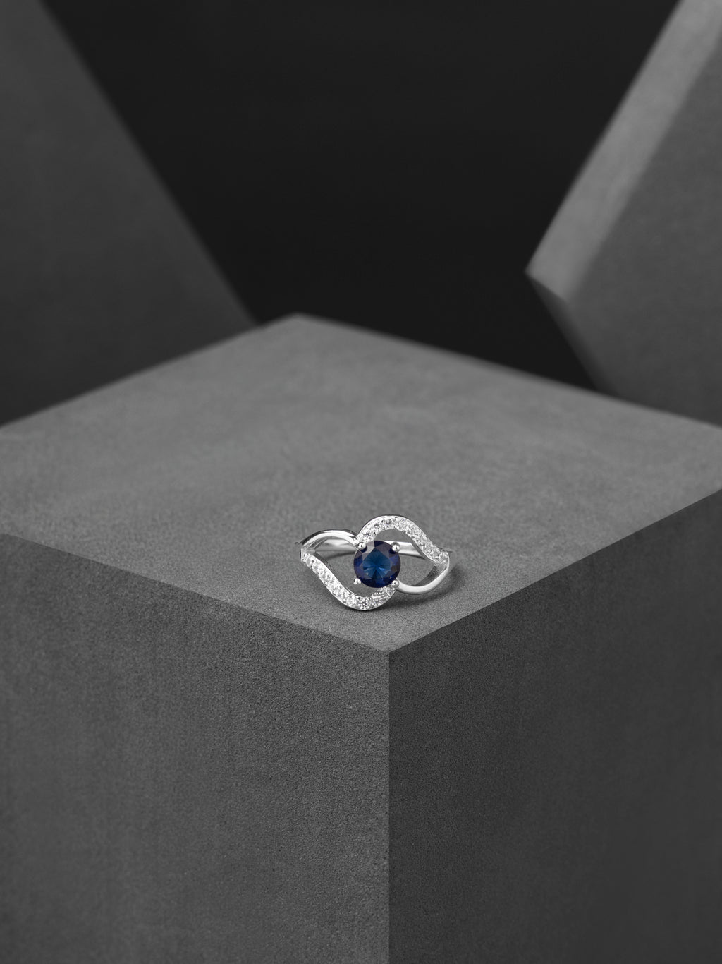 The Azure Curve Ring
