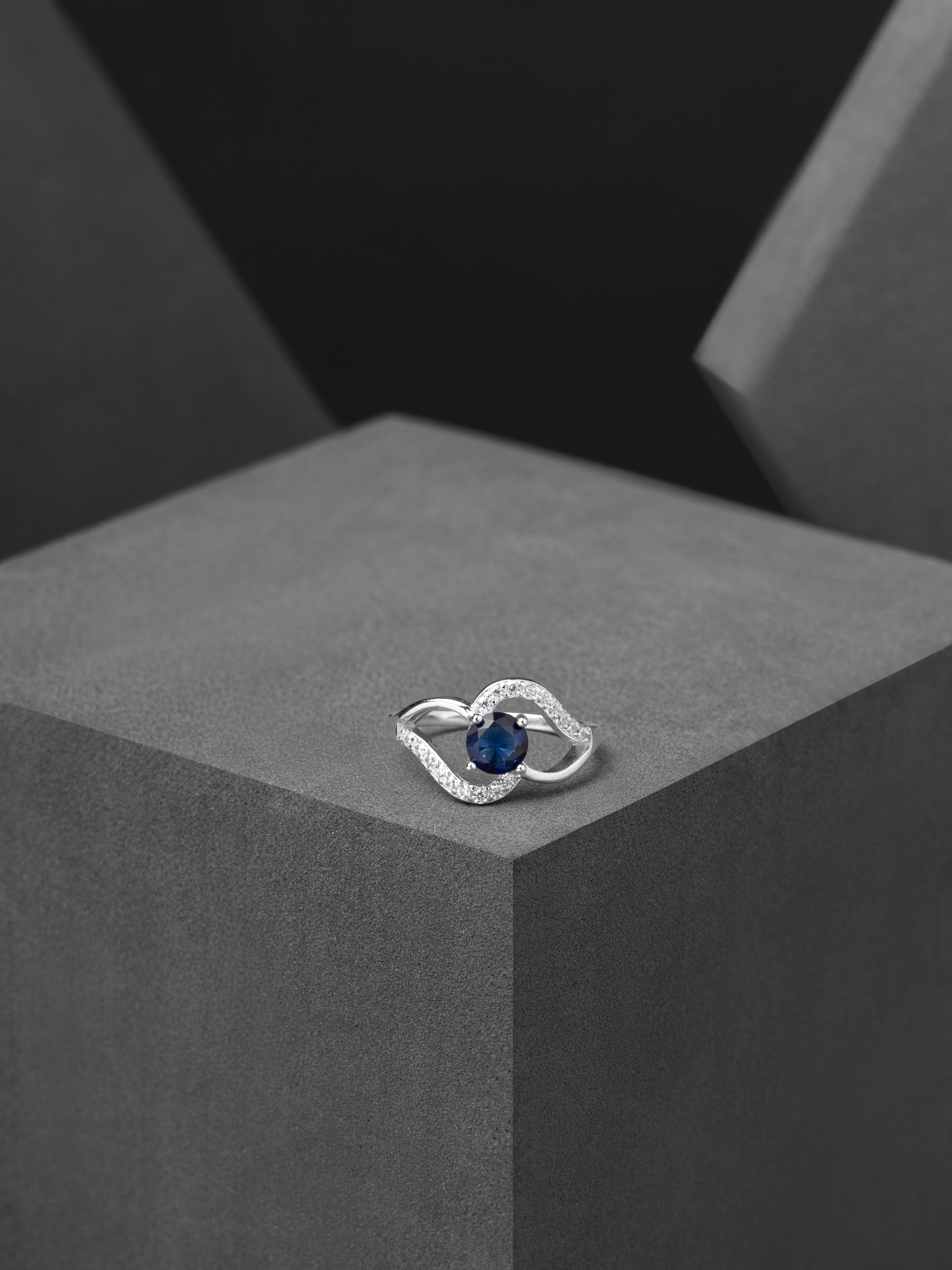 The Azure Curve Ring
