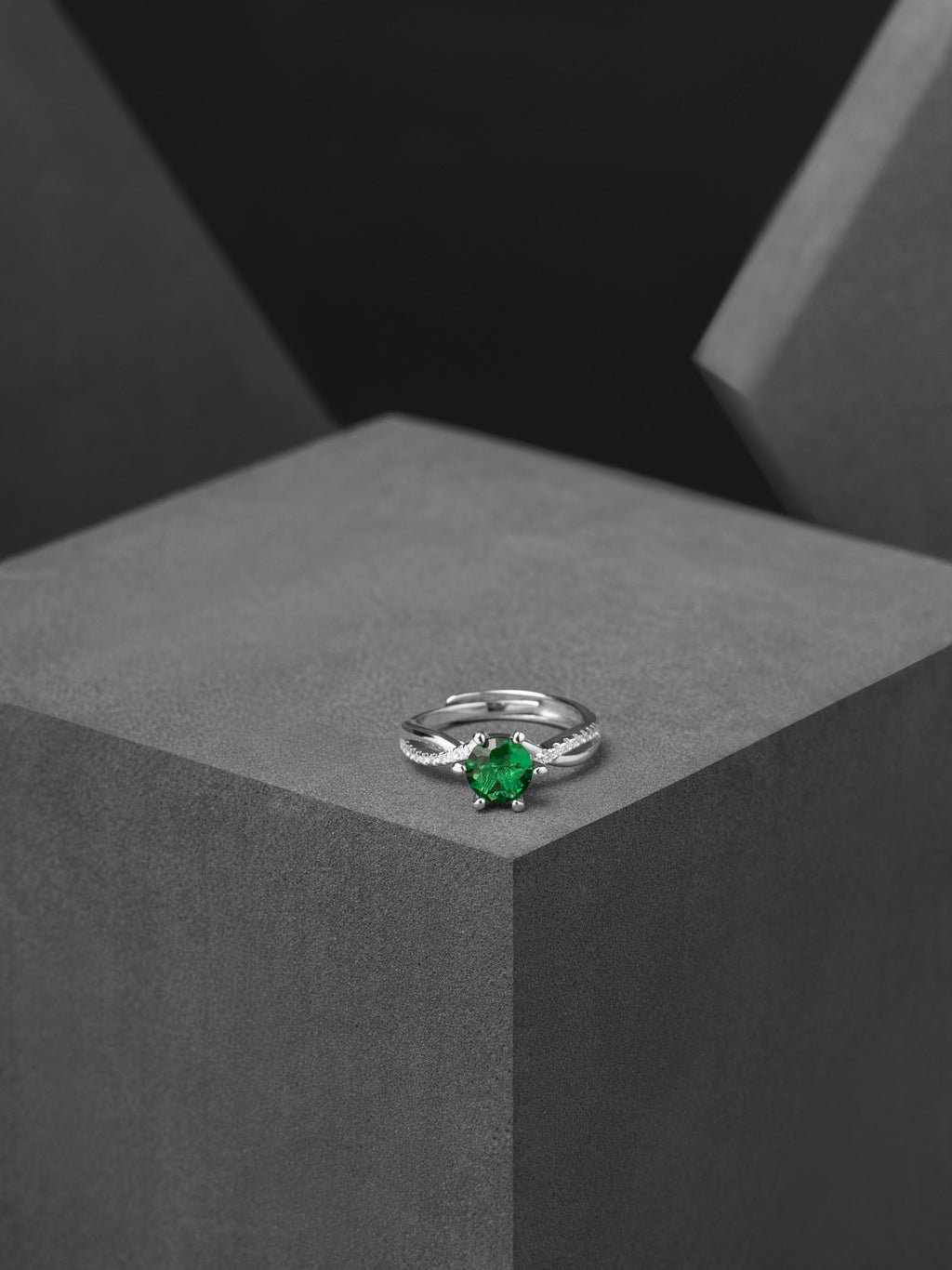 Emerald Solitaire Twisted Ring