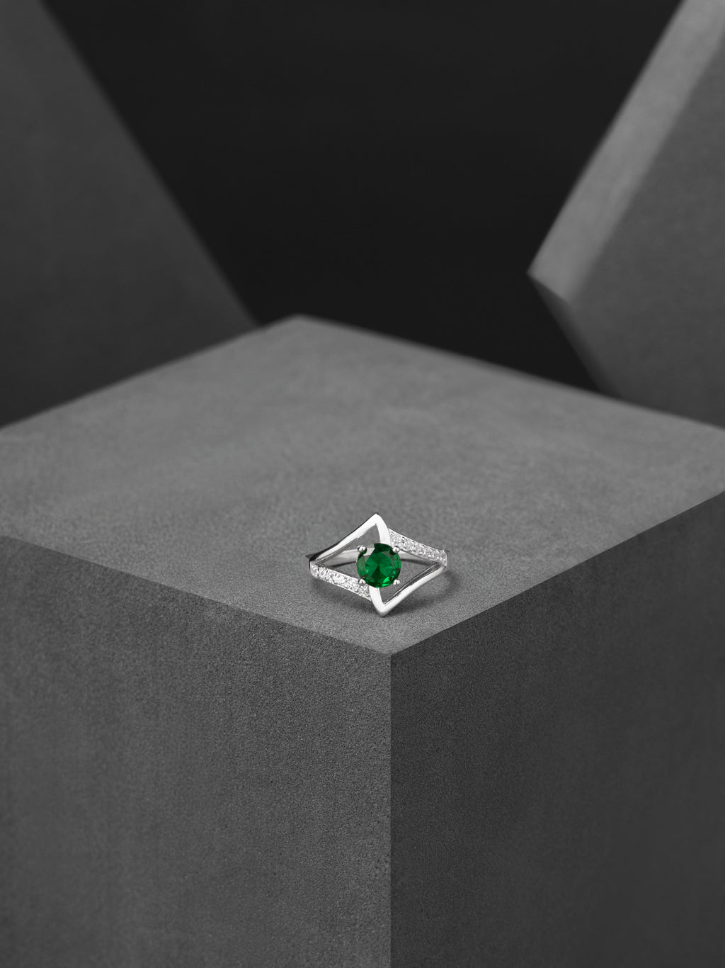 Emerald Frame Ring