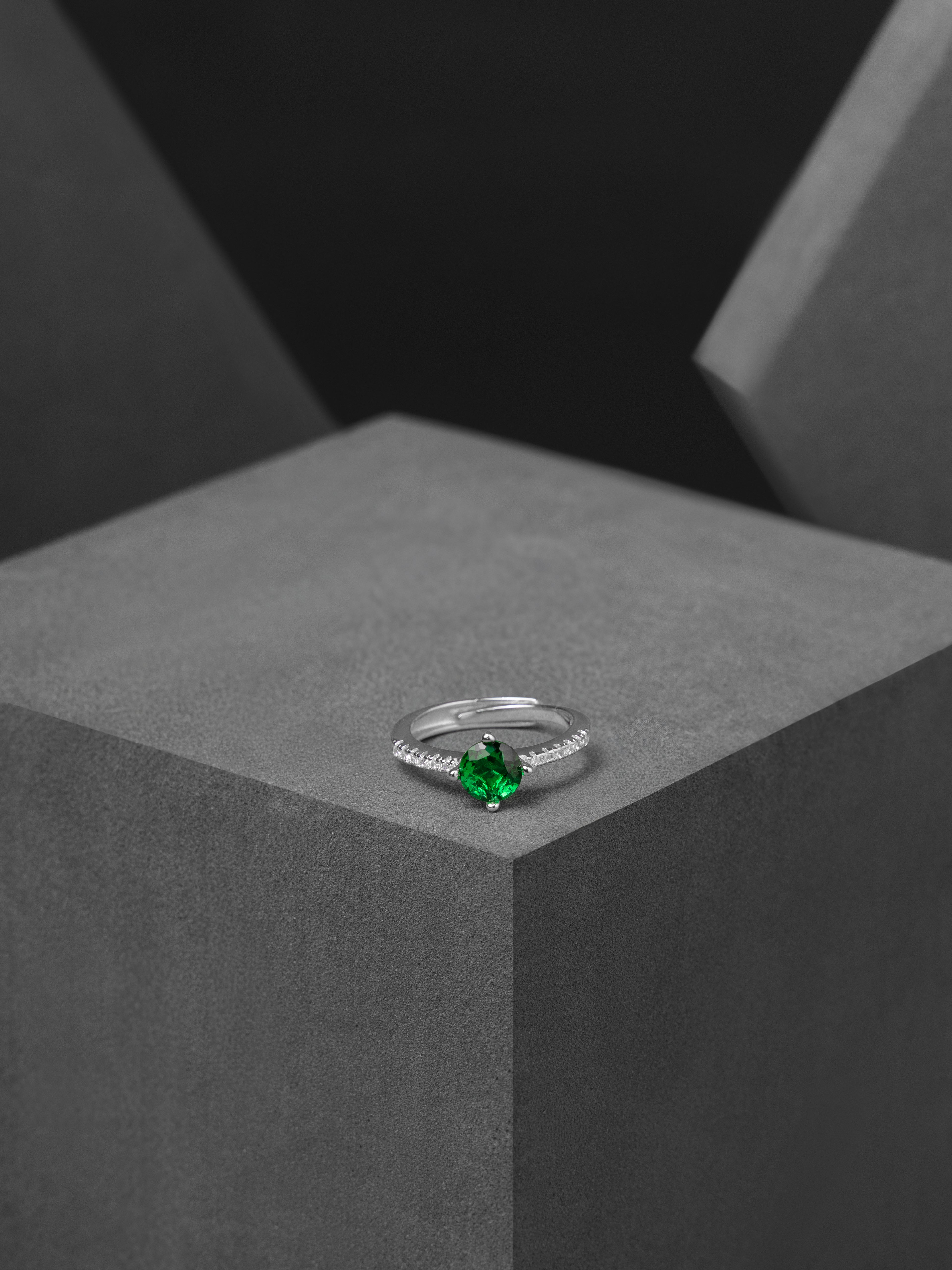 Emerald Spark Ring (4 Pointer)