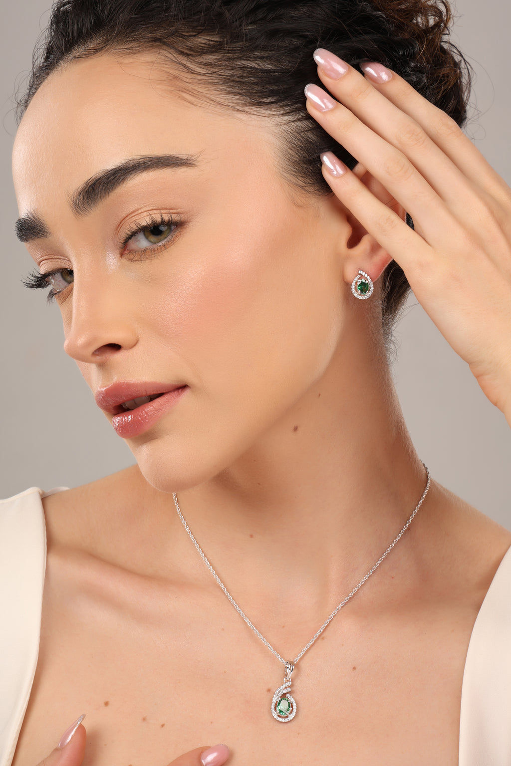 Emerald Majesty Teardrop Pendant Set