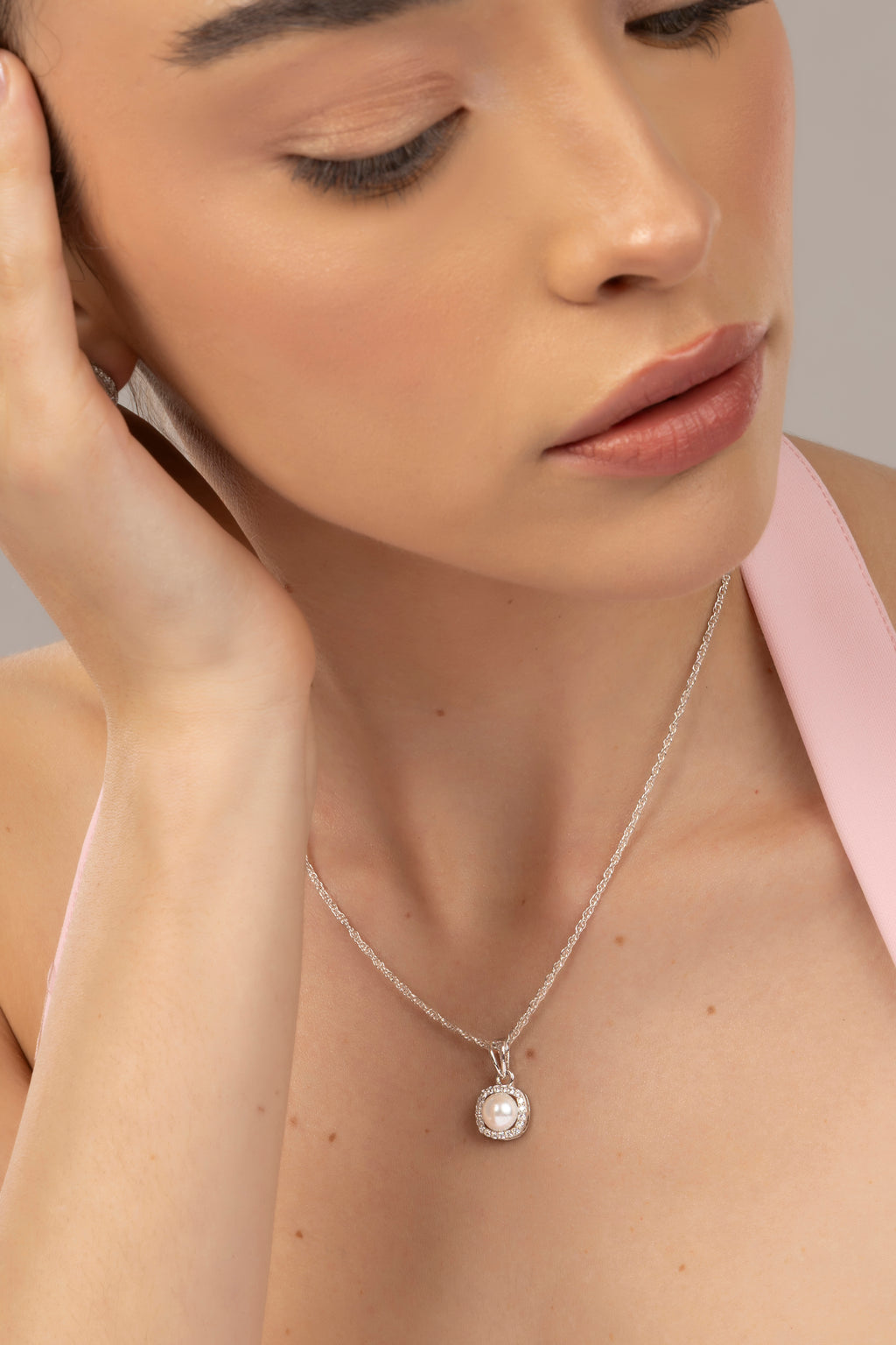 Pearl Halo Pendant Chain