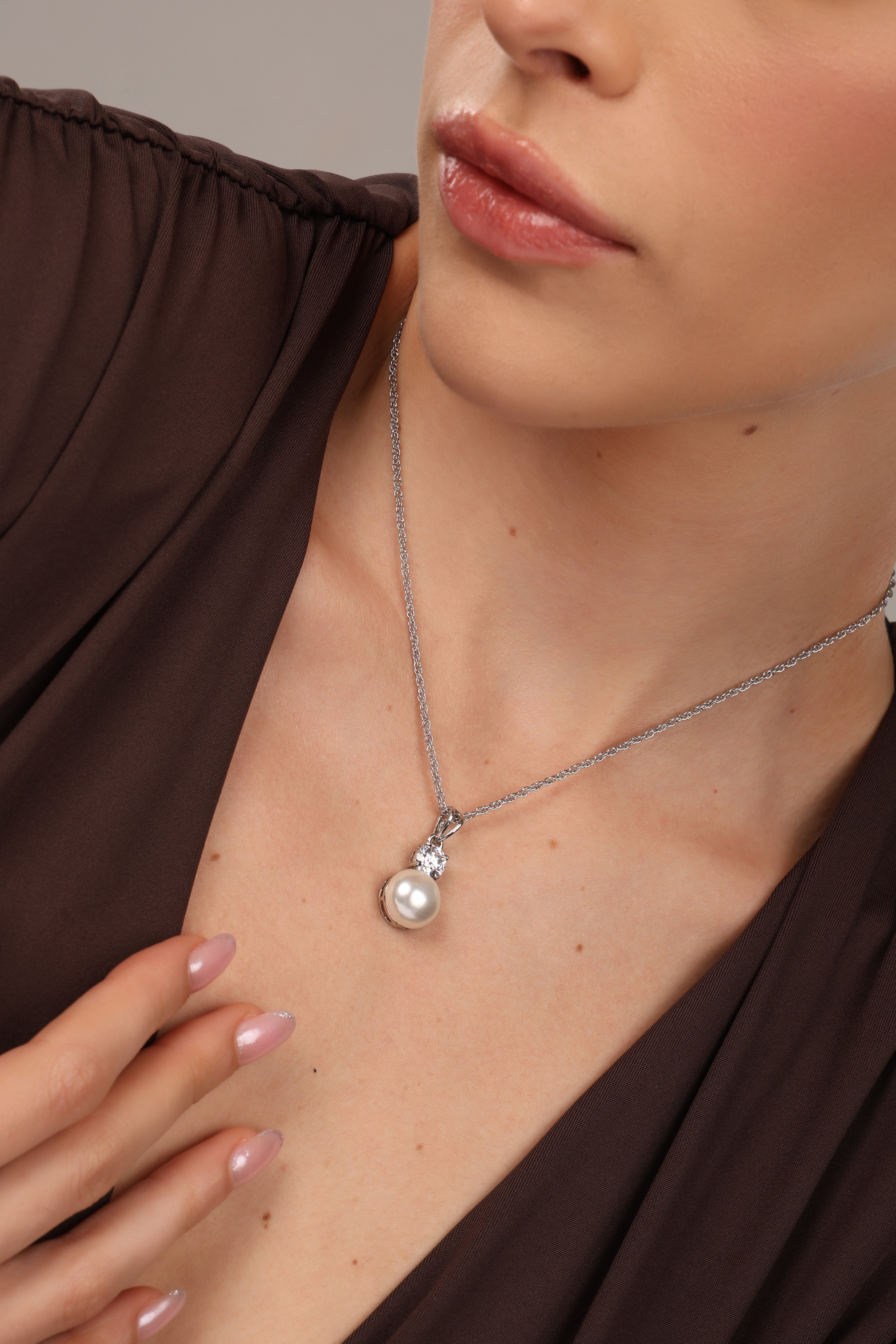 Solitaire Pearl Pendant Chain