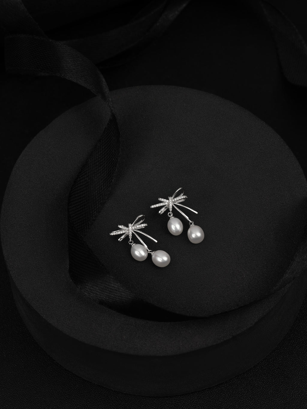 Palm Blossom Pearl Earrings