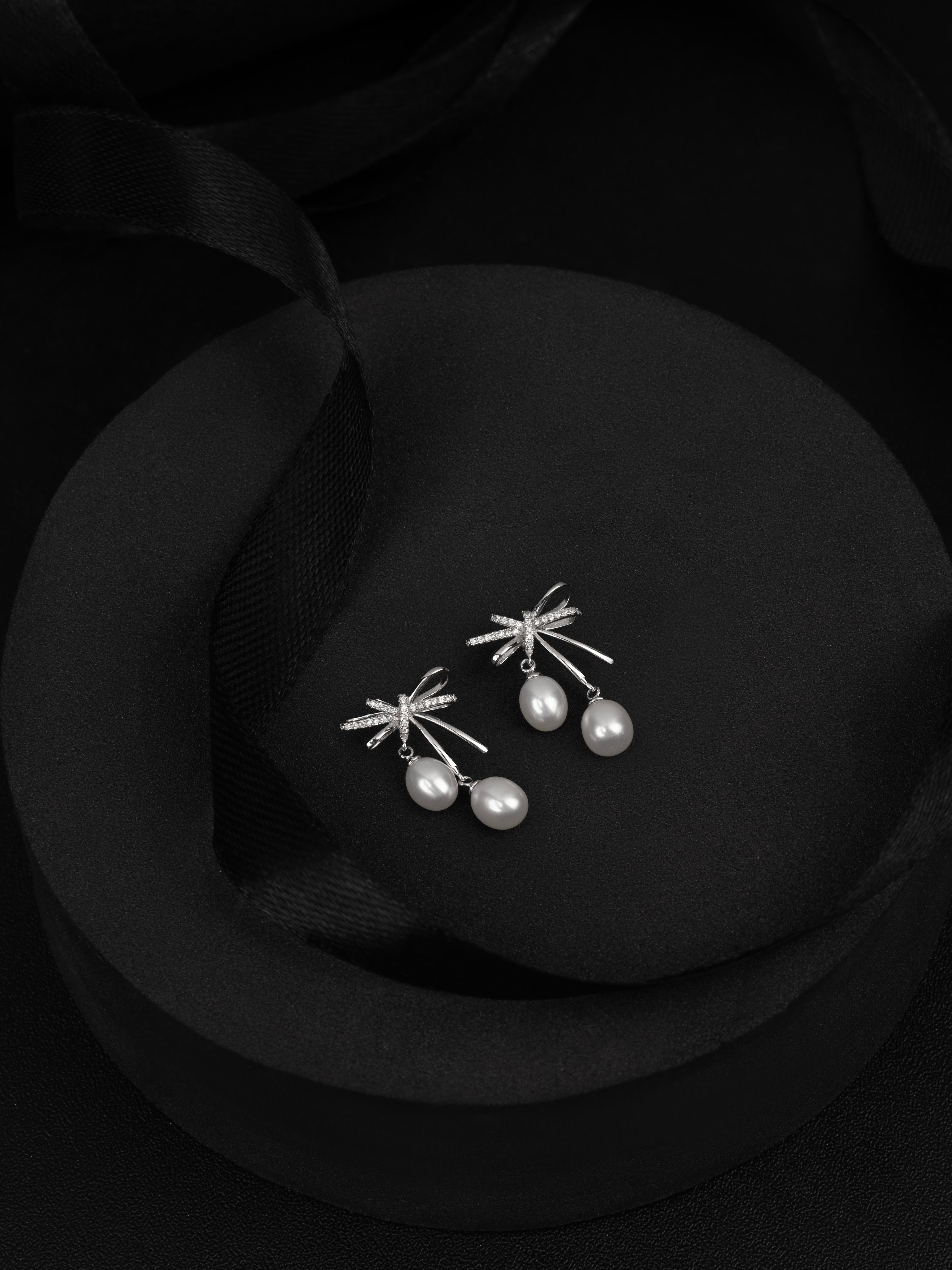Palm Blossom Pearl Earrings