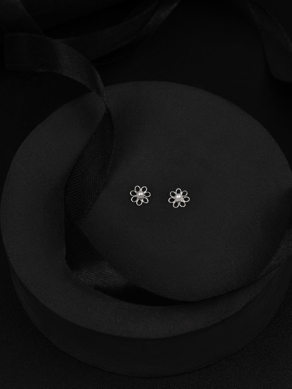 Mini Dainty Daisy Studs