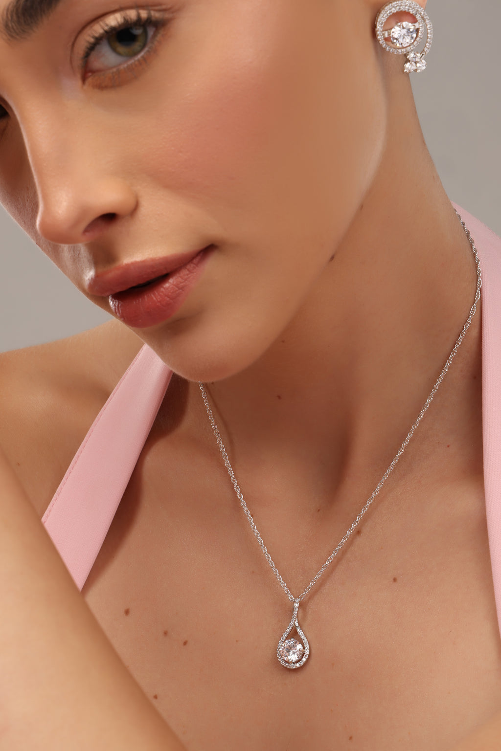Infinity Glow Pendant Chain