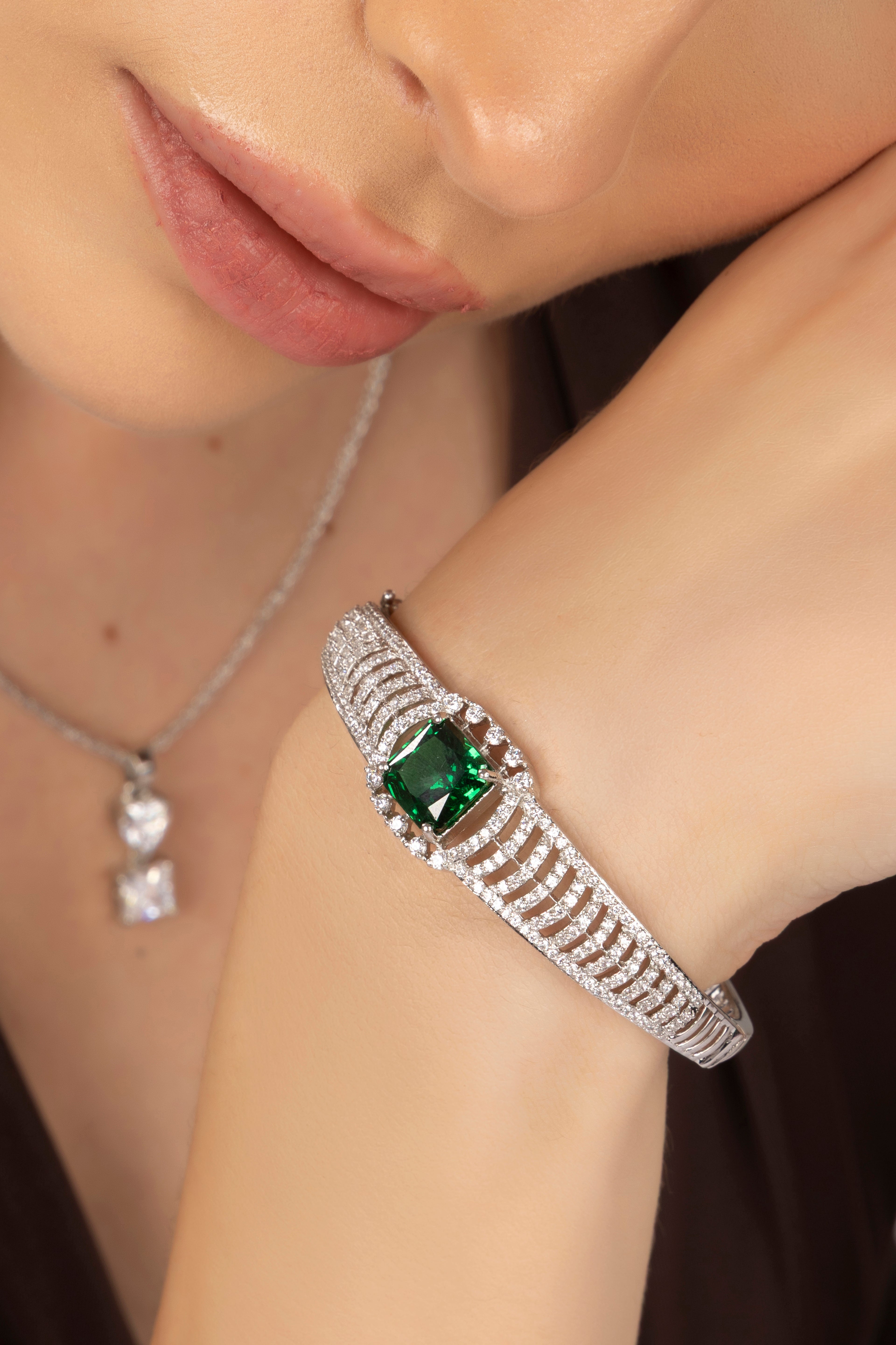 Emerald Majesty Pavé Kada