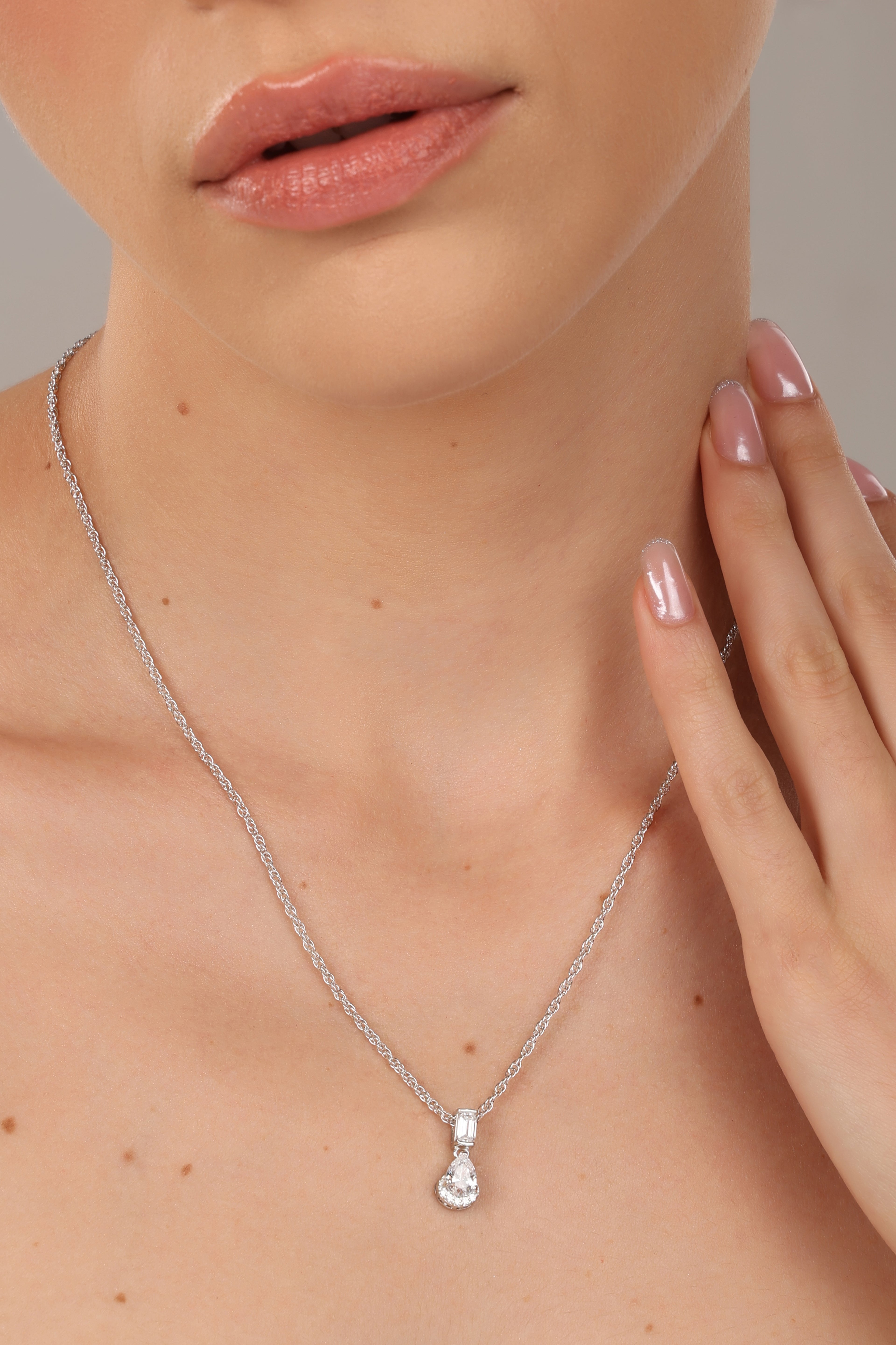 Palais Drop Pendant Chain